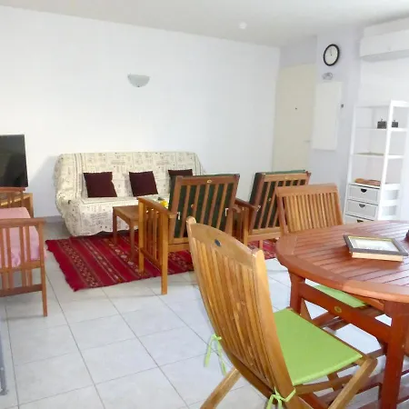 De 2 Chambres A A 50 M De La Plage Avec Piscine Partagee Et Terrasse Amenagee آجد