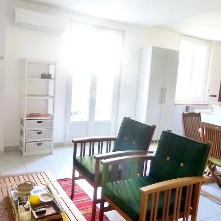 De 2 Chambres A A 50 M De La Plage Avec Piscine Partagee Et Terrasse Amenagee *