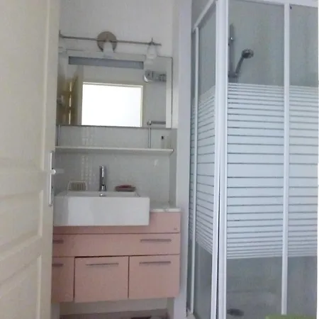 De 2 Chambres A A 50 M De La Plage Avec Piscine Partagee Et Terrasse Amenagee