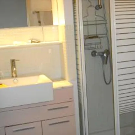 De 2 Chambres A A 50 M De La Plage Avec Piscine Partagee Et Terrasse Amenagee شقة *