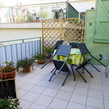 De 2 Chambres A A 50 M De La Plage Avec Piscine Partagee Et Terrasse Amenagee